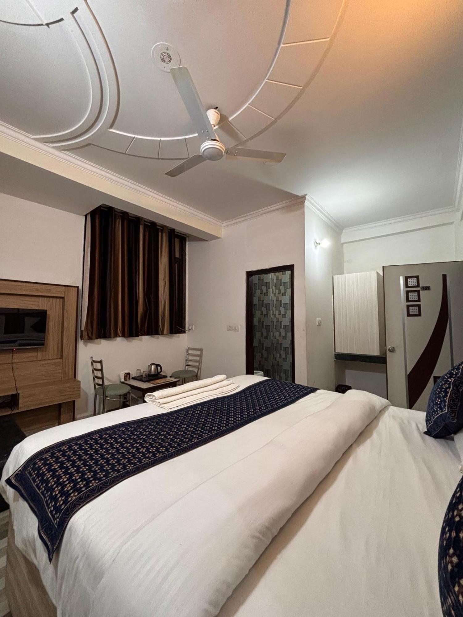 Clink Airport Stay -New Delhi Buitenkant foto