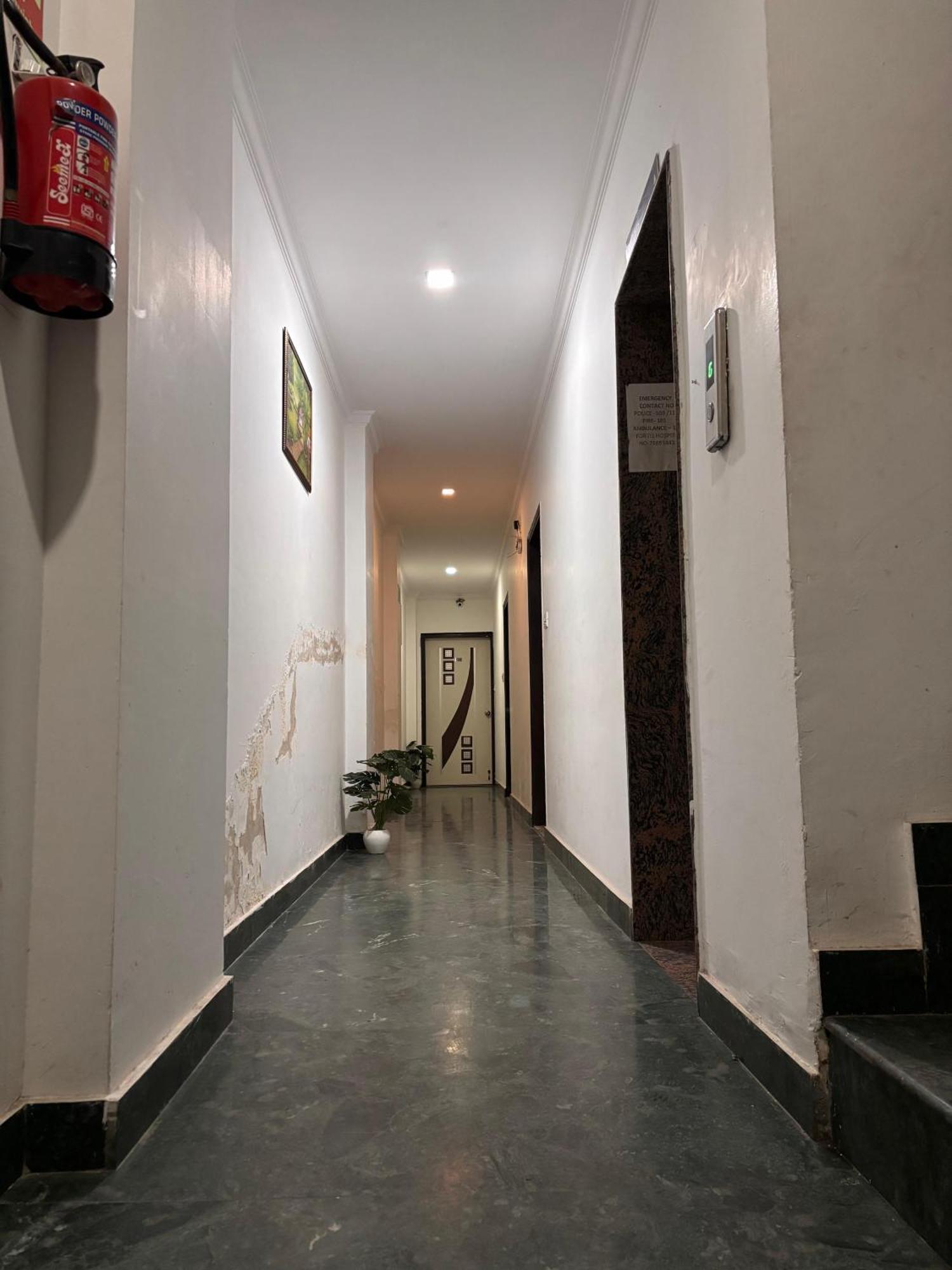Clink Airport Stay -New Delhi Buitenkant foto